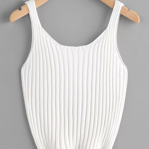 Unbranded Tops - White cropped ribbed knit small scoop neck tanktop